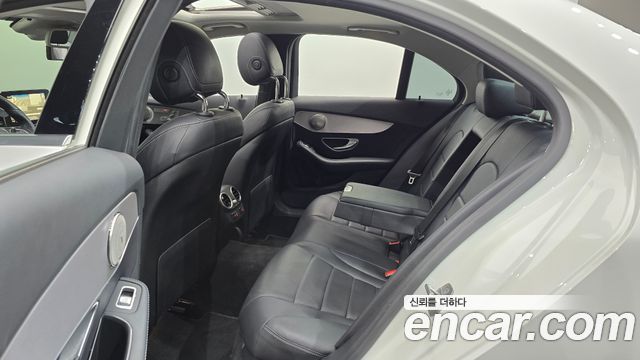 Mercedes-Benz C-Class 2018 — photo 17