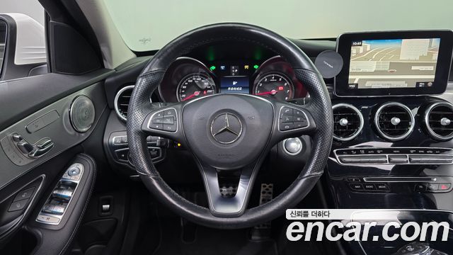 Mercedes-Benz C-Class 2018 — photo 18
