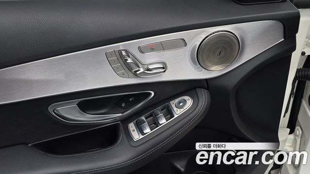 Mercedes-Benz C-Class 2018 — photo 26
