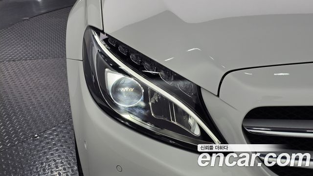 Mercedes-Benz C-Class 2018 — photo 8