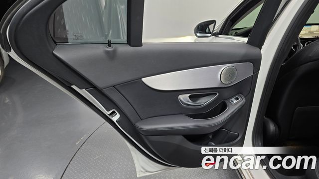 Mercedes-Benz C-Class 2018 — photo 15
