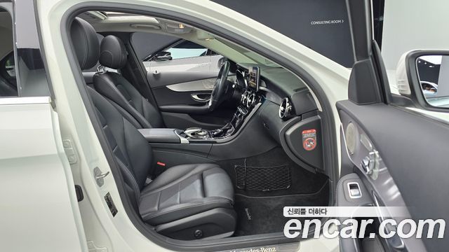 Mercedes-Benz C-Class 2018 — photo 16