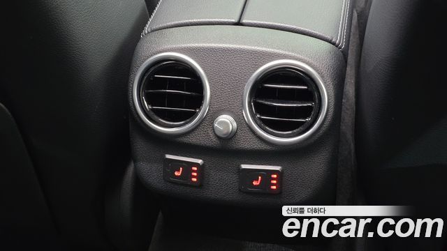 Mercedes-Benz C-Class 2018 — photo 28