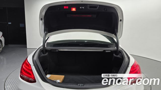 Mercedes-Benz C-Class 2018 — photo 30