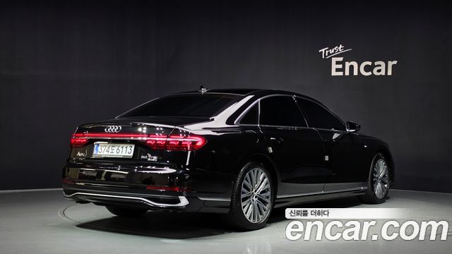 Audi A8 2023 — photo 2