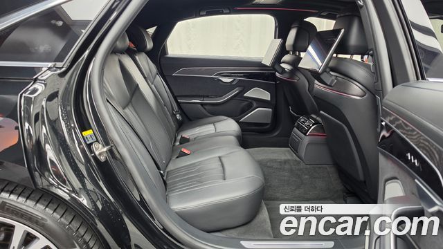 Audi A8 2023 — photo 17