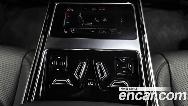 Audi A8 2023 — photo 25