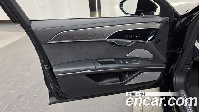 Audi A8 2023 — photo 14