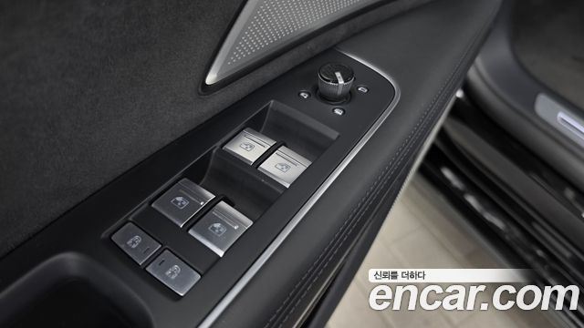 Audi A8 2023 — photo 30