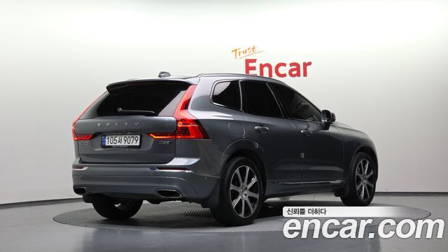 Volvo XC60 2018 — photo 2