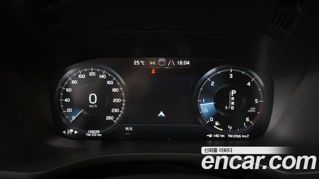 Volvo XC60 2018 — photo 8