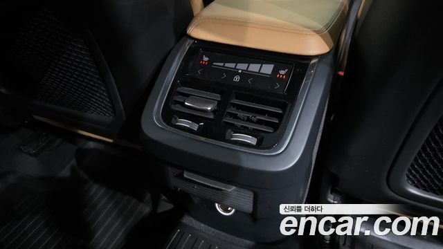 Volvo XC60 2018 — photo 18