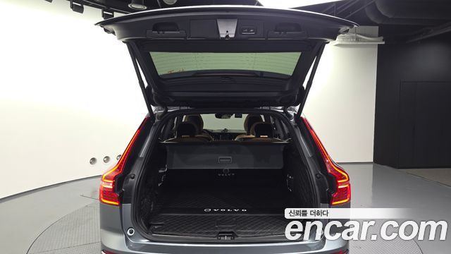 Volvo XC60 2018 — photo 20