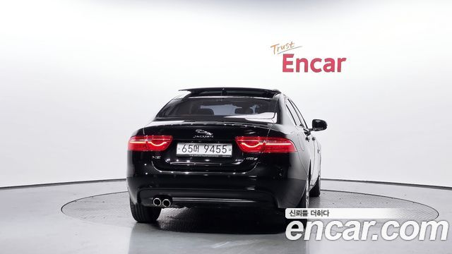 Jaguar XE 2018 — photo 4
