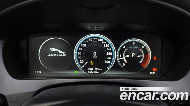 Jaguar XE 2018 — photo 8