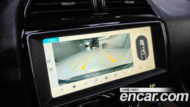 Jaguar XE 2018 — photo 14
