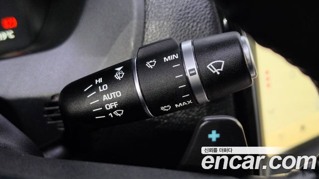 Jaguar XE 2018 — photo 19
