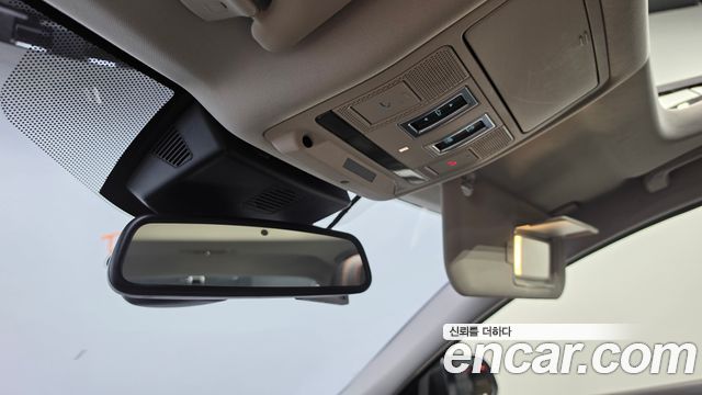 Jaguar XE 2018 — photo 20