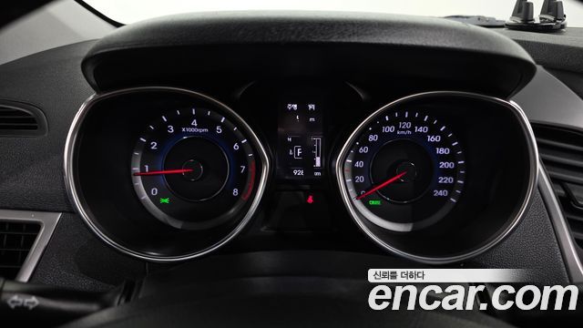 Hyundai AVANTE 2014 — photo 8