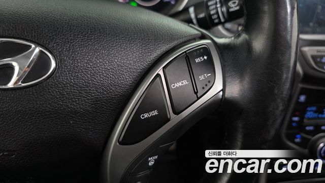 Hyundai AVANTE 2014 — photo 17