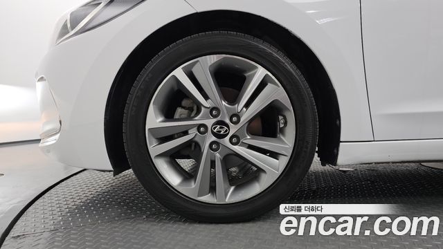 Hyundai AVANTE 2017 — photo 5