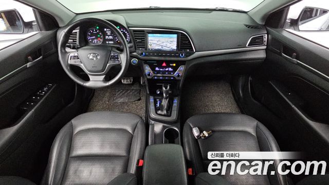 Hyundai AVANTE 2017 — photo 10