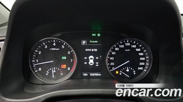 Hyundai AVANTE 2017 — photo 11