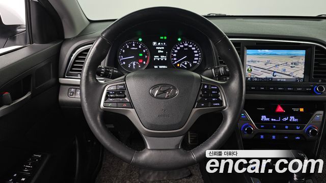 Hyundai AVANTE 2017 — photo 18