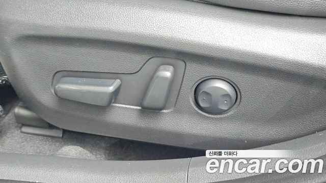 Hyundai AVANTE 2017 — photo 25