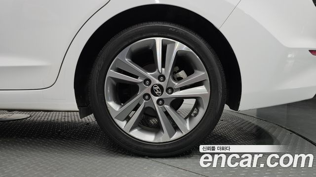 Hyundai AVANTE 2017 — photo 7