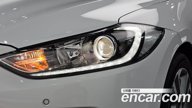 Hyundai AVANTE 2017 — photo 8