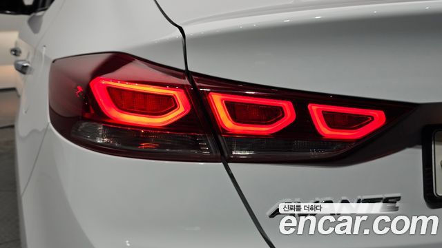 Hyundai AVANTE 2017 — photo 9