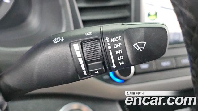Hyundai AVANTE 2017 — photo 31