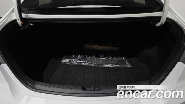 Hyundai AVANTE 2017 — photo 33