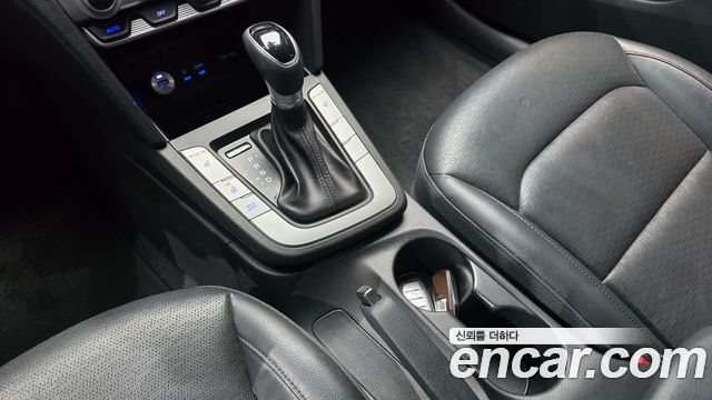 Hyundai AVANTE 2019 — photo 12