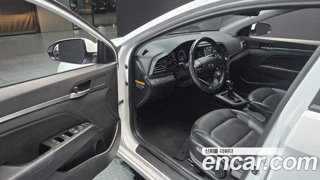 Hyundai AVANTE 2019 — photo 13