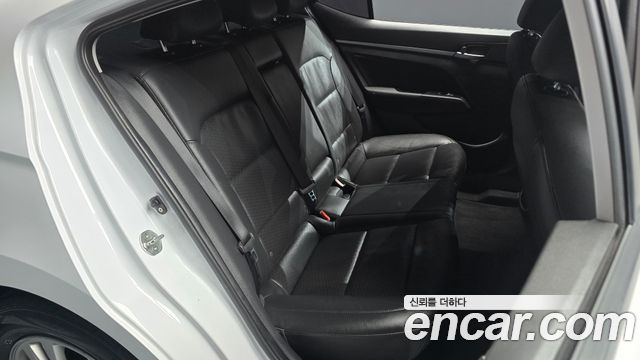 Hyundai AVANTE 2019 — photo 17