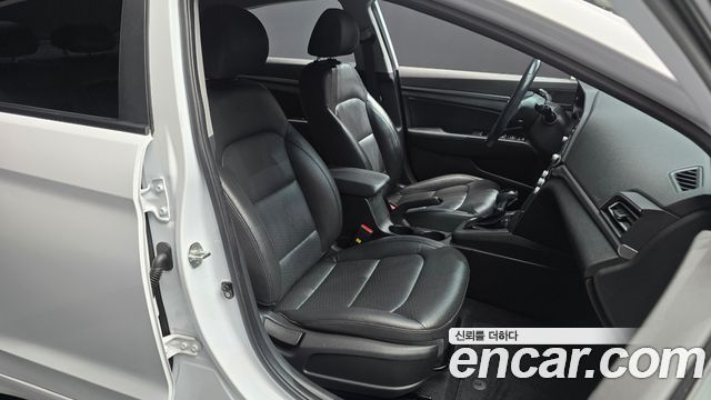 Hyundai AVANTE 2019 — photo 18