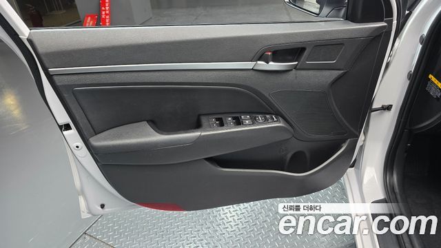 Hyundai AVANTE 2019 — photo 14