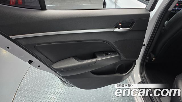 Hyundai AVANTE 2019 — photo 15
