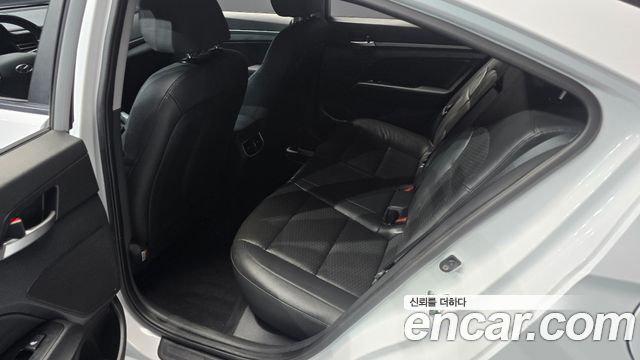 Hyundai AVANTE 2019 — photo 16