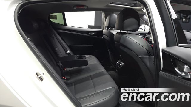 Kia Stinger 2018 — photo 12