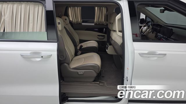 Kia Canival 2021 — photo 18