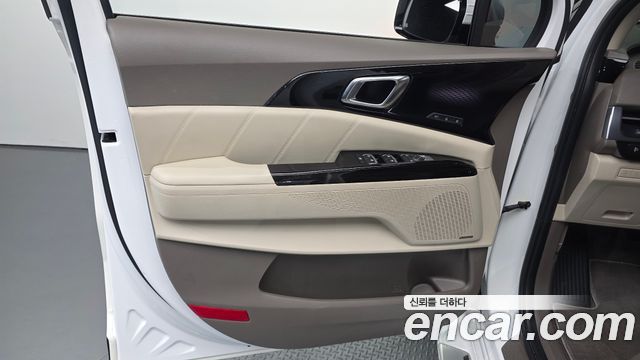 Kia Canival 2021 — photo 14