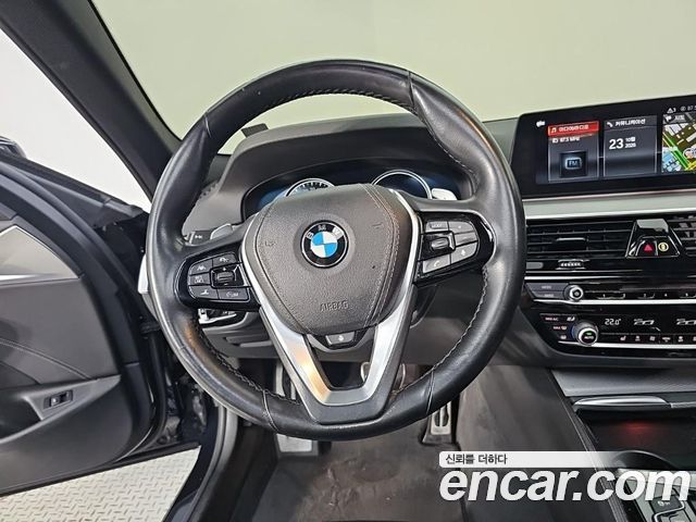 BMW 5-Series 2018 — photo 8
