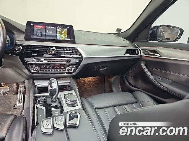BMW 5-Series 2018 — photo 9