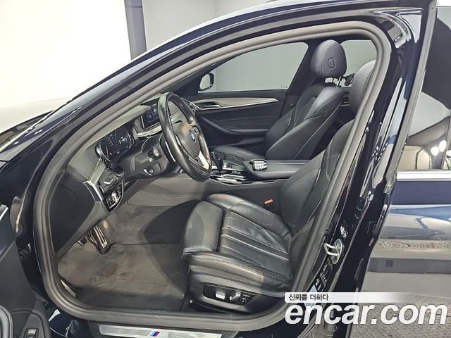 BMW 5-Series 2018 — photo 10