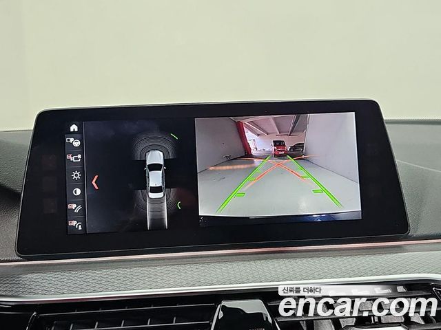 BMW 5-Series 2018 — photo 14