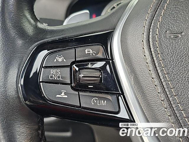 BMW 5-Series 2018 — photo 15
