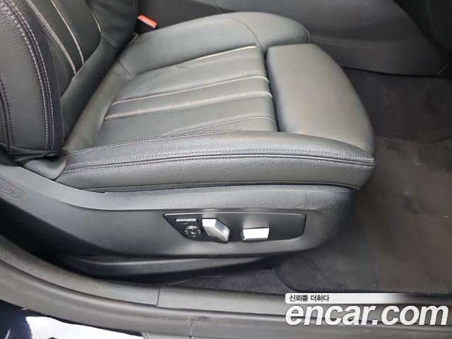 BMW 5-Series 2018 — photo 17